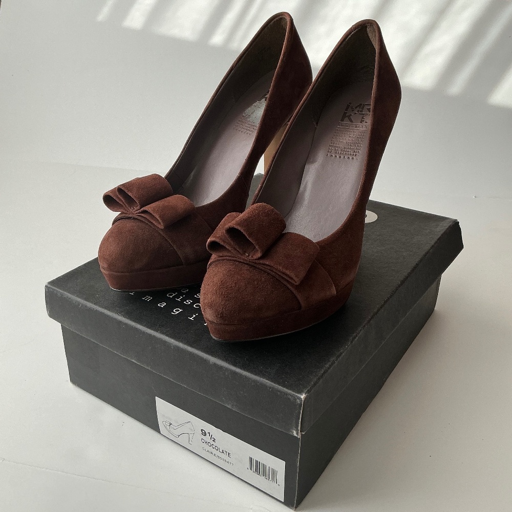 NWT MRKT Claire Chocolate Brown Faux Suede Heels with bow Size 9.5